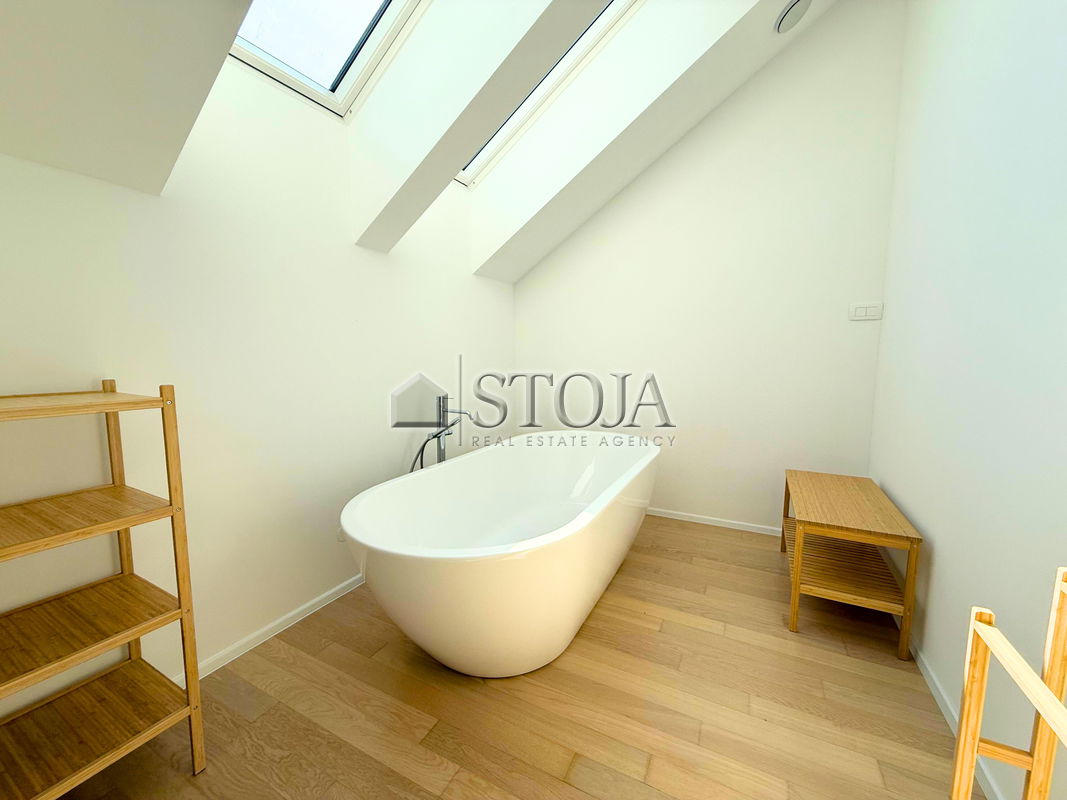 Lokacija: Ljubljana mesto, Center, Poljane