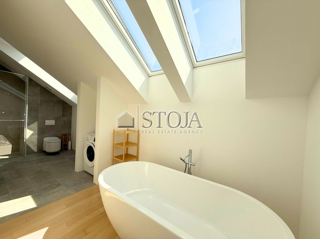 Lokacija: Ljubljana mesto, Center, Poljane