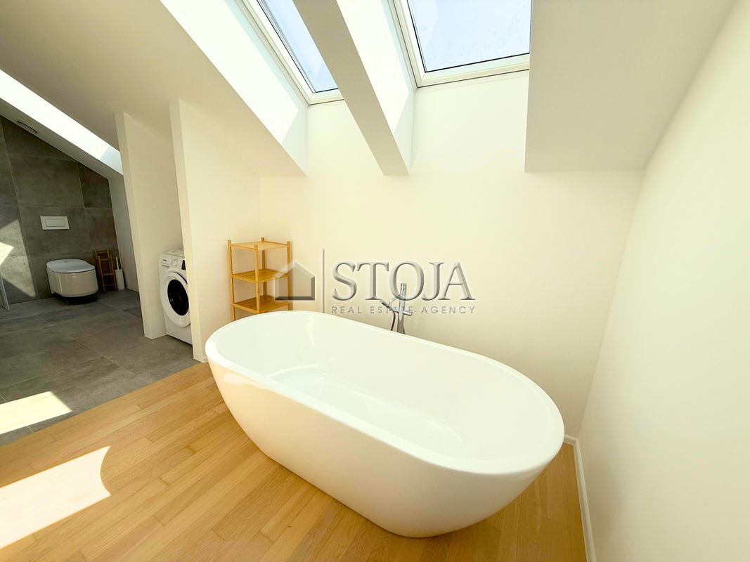 Lokacija: Ljubljana mesto, Center, Poljane