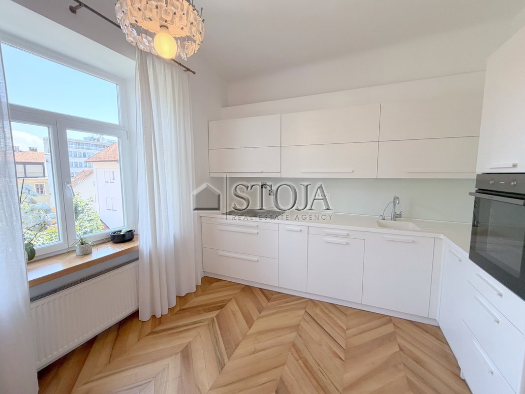 Lokacija: Ljubljana mesto, Center, Center