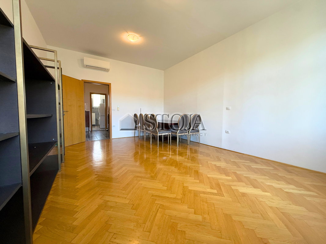 Location: Ljubljana mesto, Center, Center