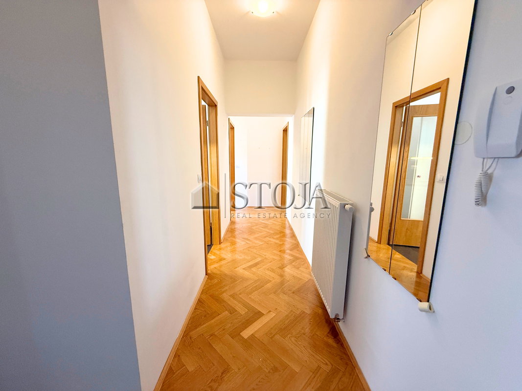Location: Ljubljana mesto, Center, Center
