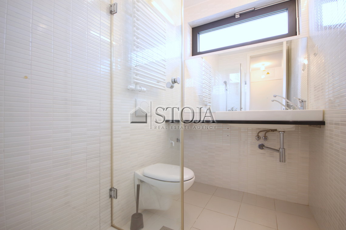 Lokacija: Ljubljana mesto, Moste-Polje, Bizovik