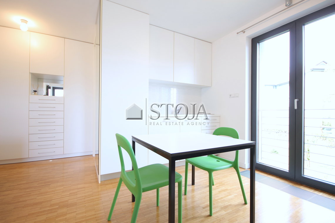 Lokacija: Ljubljana mesto, Moste-Polje, Bizovik