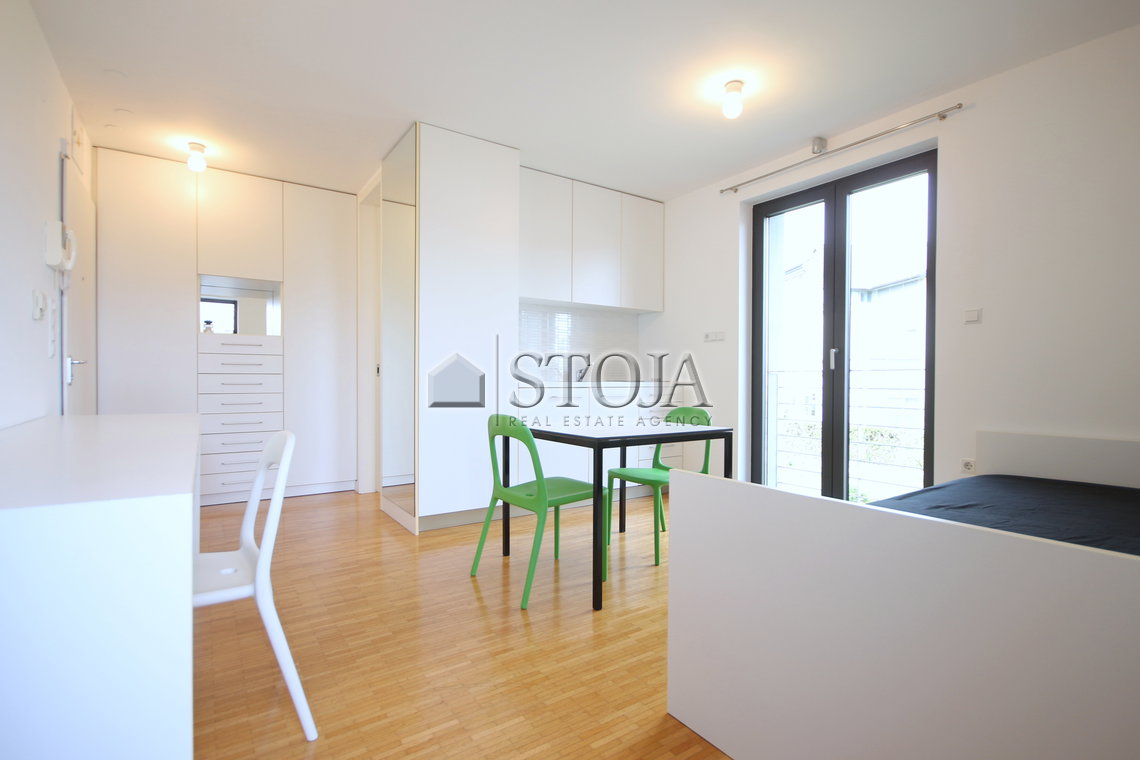 Lokacija: Ljubljana mesto, Moste-Polje, Bizovik