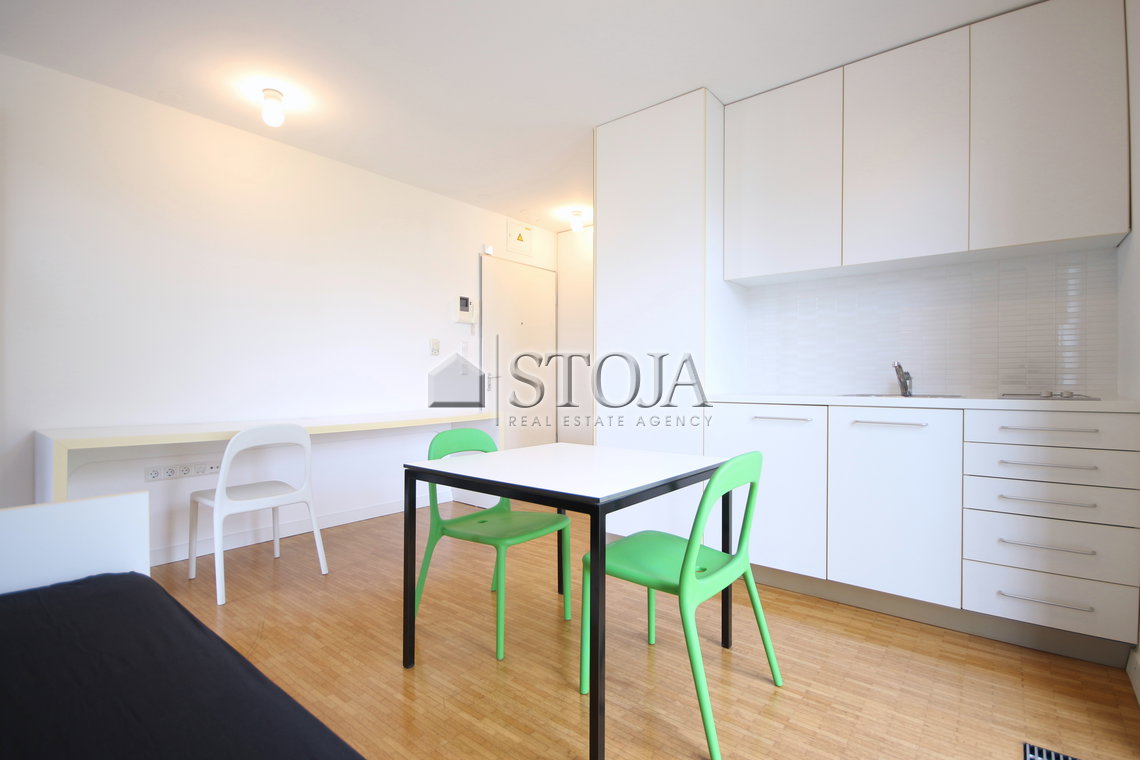 Lokacija: Ljubljana mesto, Moste-Polje, Bizovik