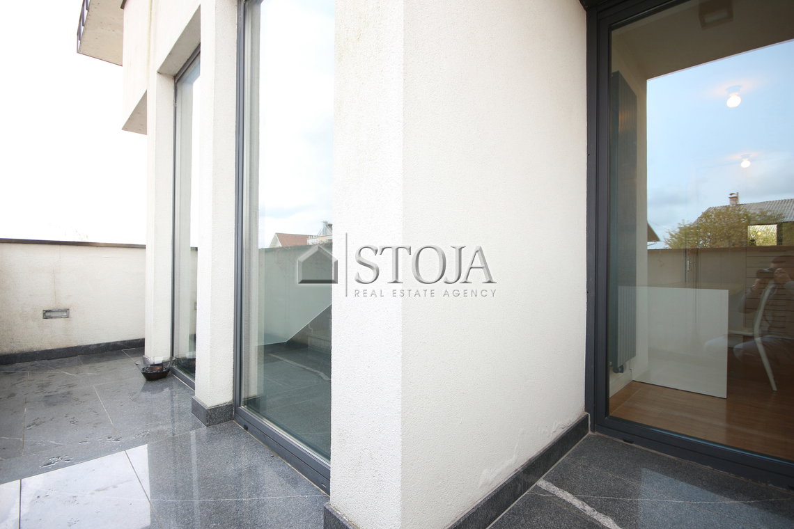 Lokacija: Ljubljana mesto, Moste-Polje, Bizovik