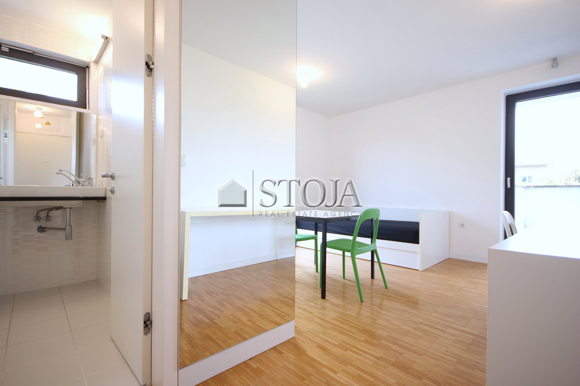 Lokacija: Ljubljana mesto, Moste-Polje, Bizovik