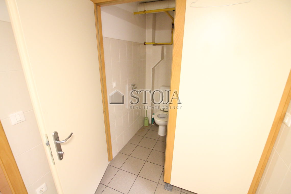 Lokacija: Ljubljana okolica, Grosuplje, Grosuplje