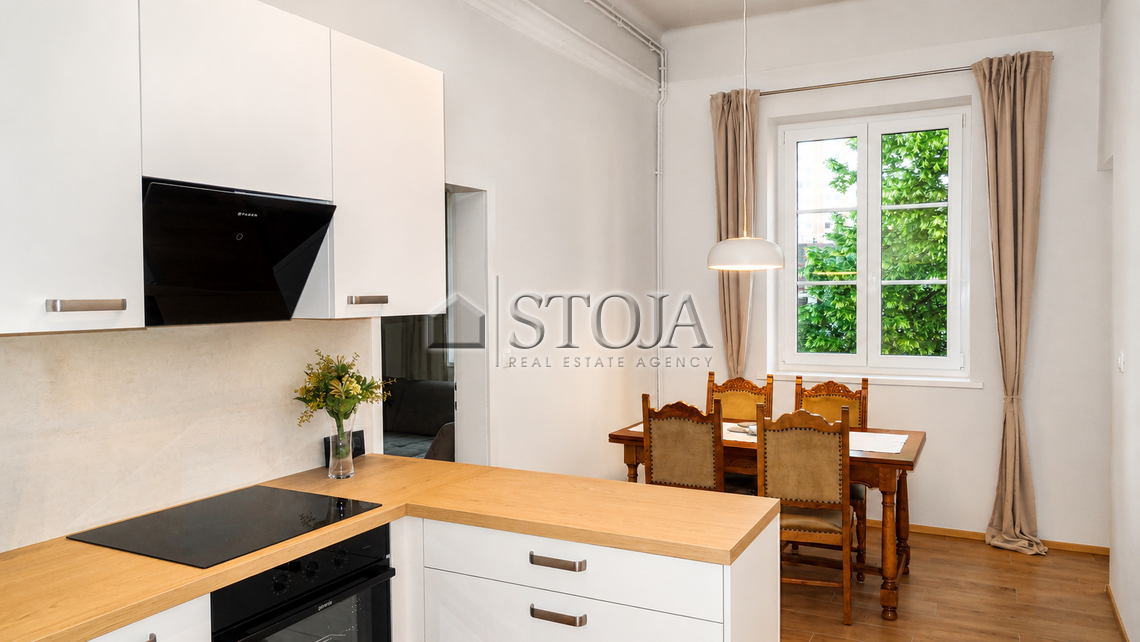 Lokacija: Ljubljana mesto, Center, Poljane