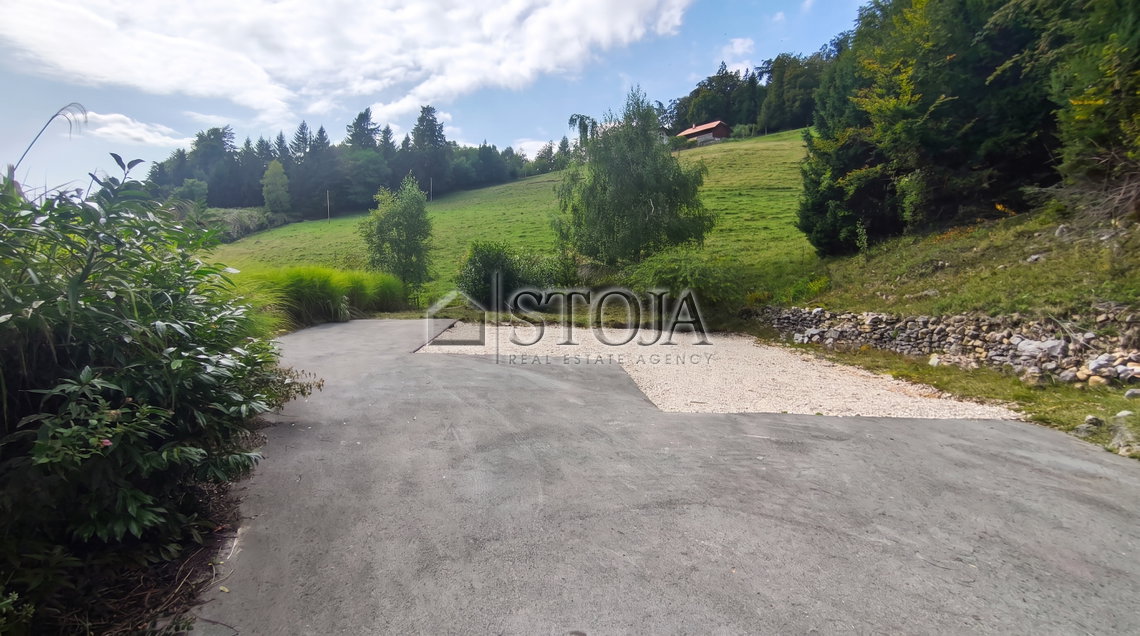 Lokacija: Ljubljana okolica, Kamnik, Podhruška