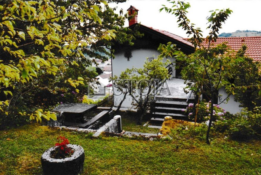 Location: Coastal-Karst, Divača, Senožeče