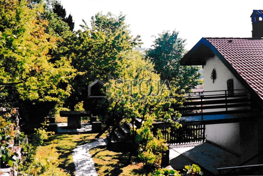 Location: Coastal-Karst, Divača, Senožeče