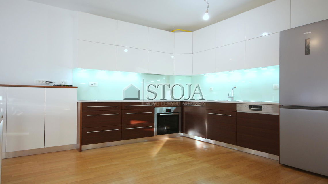 Lokacija: Ljubljana mesto, Šiška, Tacen