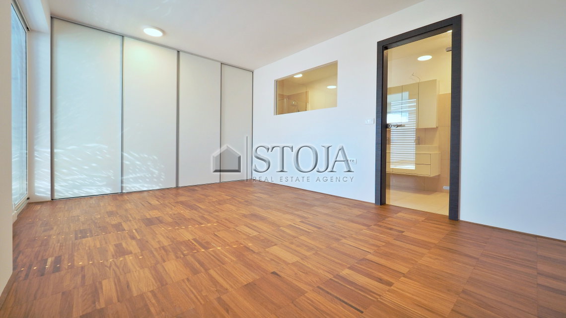 Location: Ljubljana mesto, Šiška, Šentvid