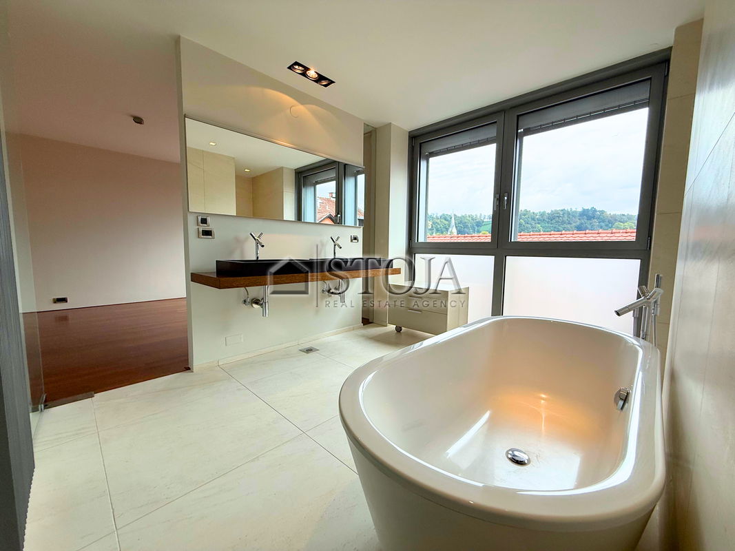 Lokacija: Ljubljana mesto, Center, Center