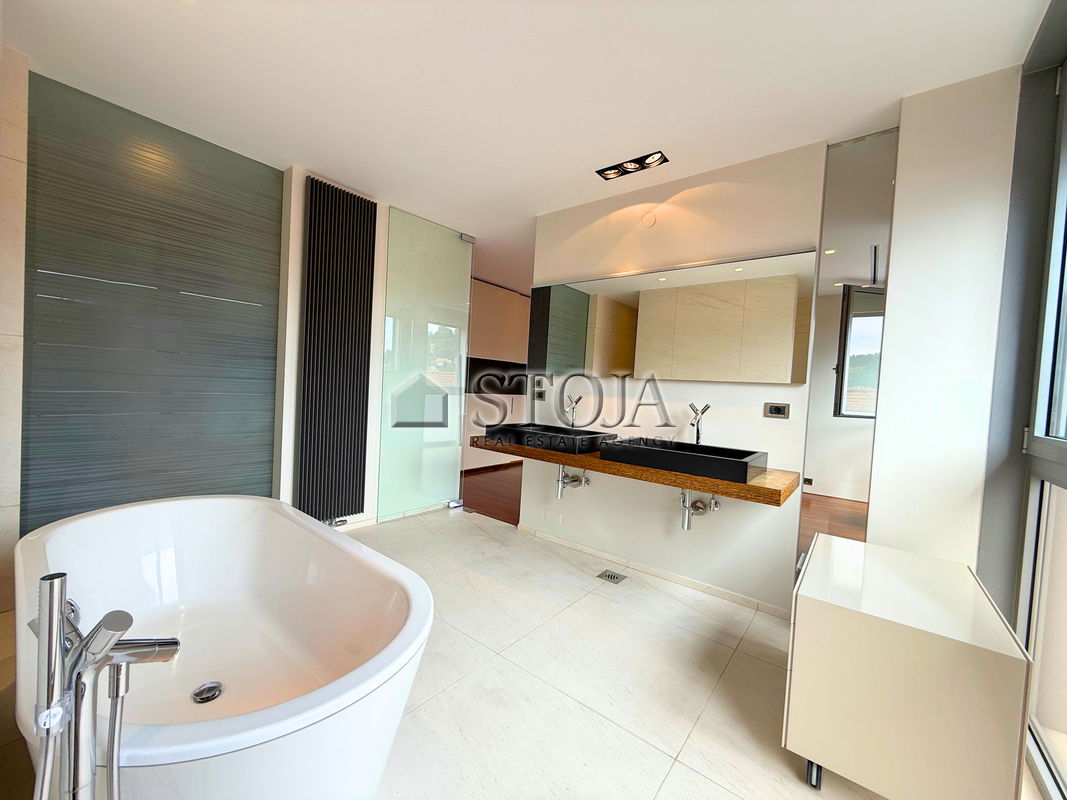 Lokacija: Ljubljana mesto, Center, Center