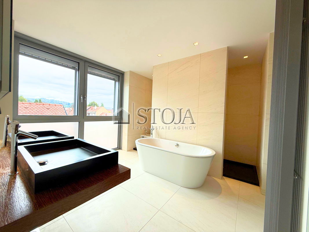 Lokacija: Ljubljana mesto, Center, Center