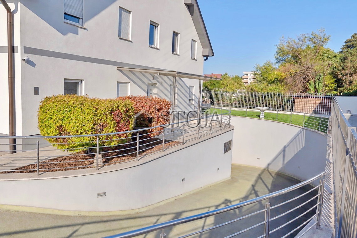 Lokacija: Ljubljana mesto, Center, Center