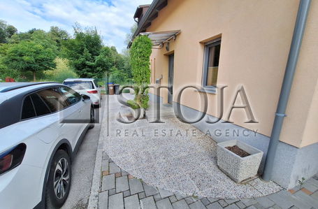 Lokacija: Ljubljana okolica, Komenda, Gmajnica