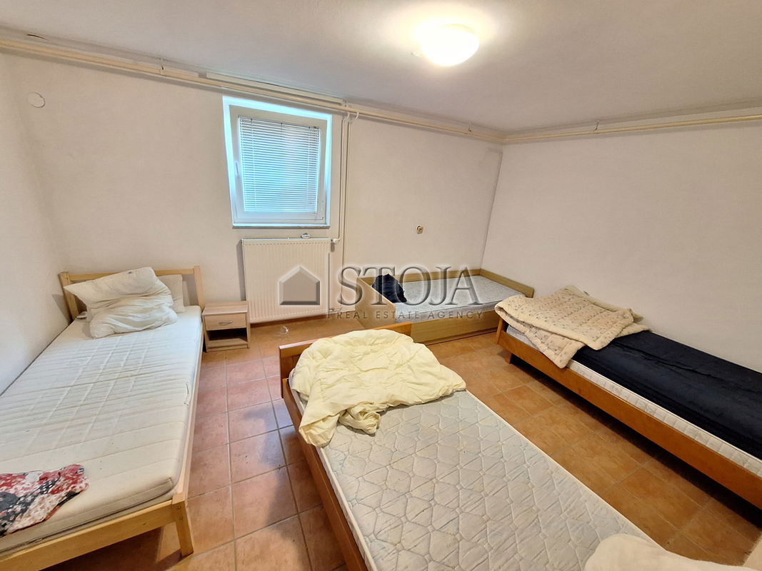 Lokacija: Ljubljana okolica, Komenda, Križ