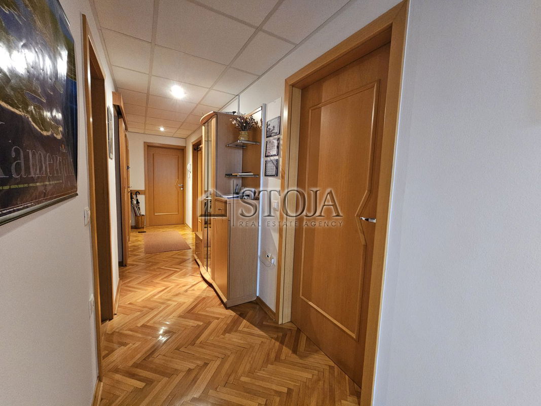 Location: Gorenjska, Kranj