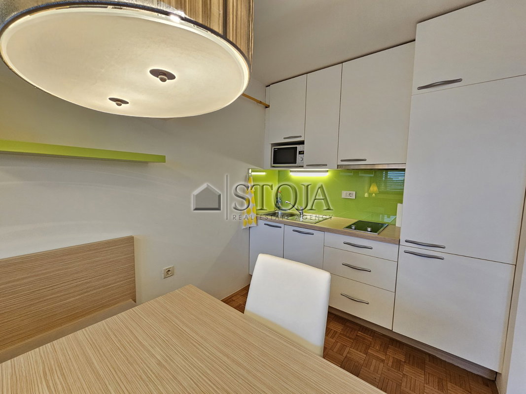 Lokacija: Ljubljana mesto, Center