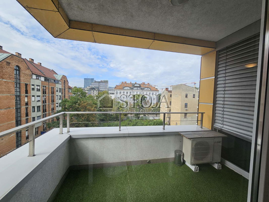 Lokacija: Ljubljana mesto, Center, Center