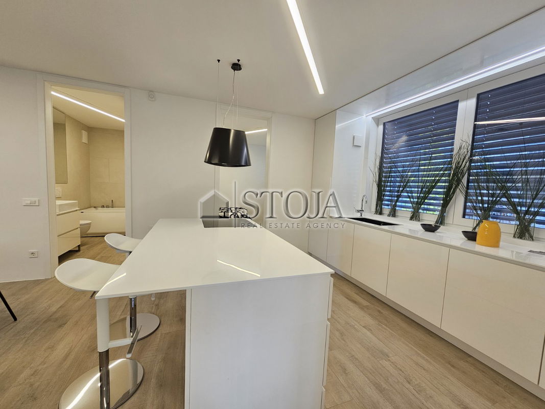 Lokacija: Ljubljana mesto, Šiška, Tacen