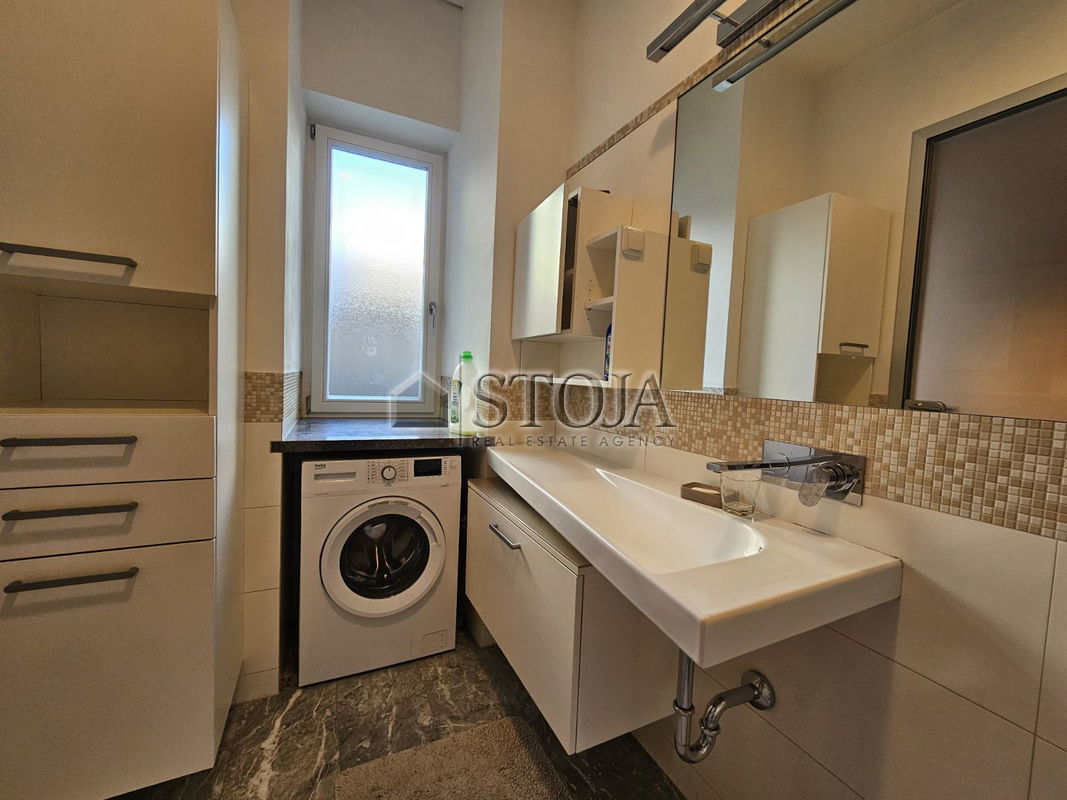 Lokacija: Ljubljana mesto, Center, Center