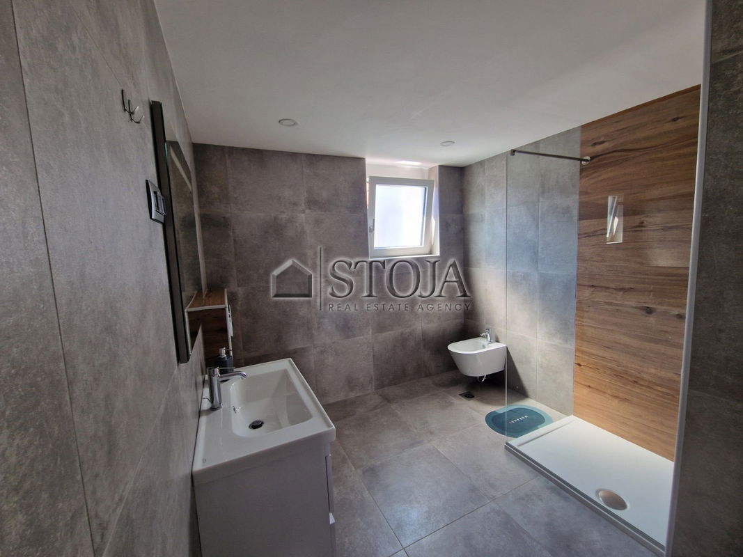 Lokacija: Gorenjska, Kranj, Žabnica