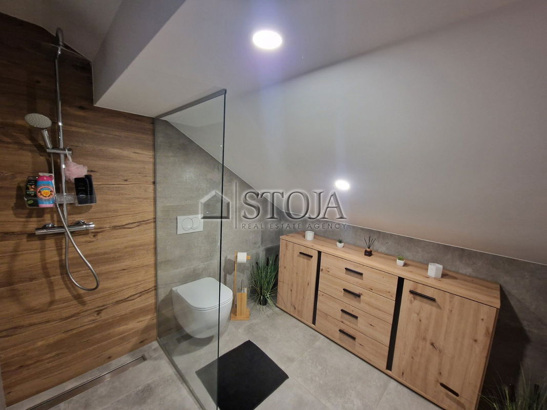 Lokacija: Gorenjska, Kranj, Žabnica