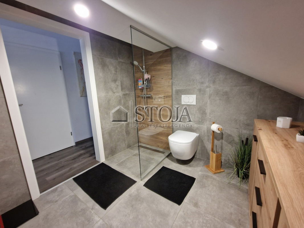 Lokacija: Gorenjska, Kranj, Žabnica