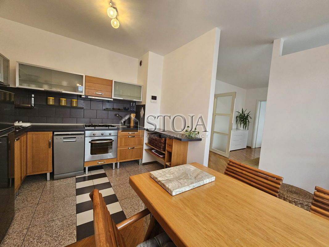 Lokacija: Ljubljana mesto, Center, Center