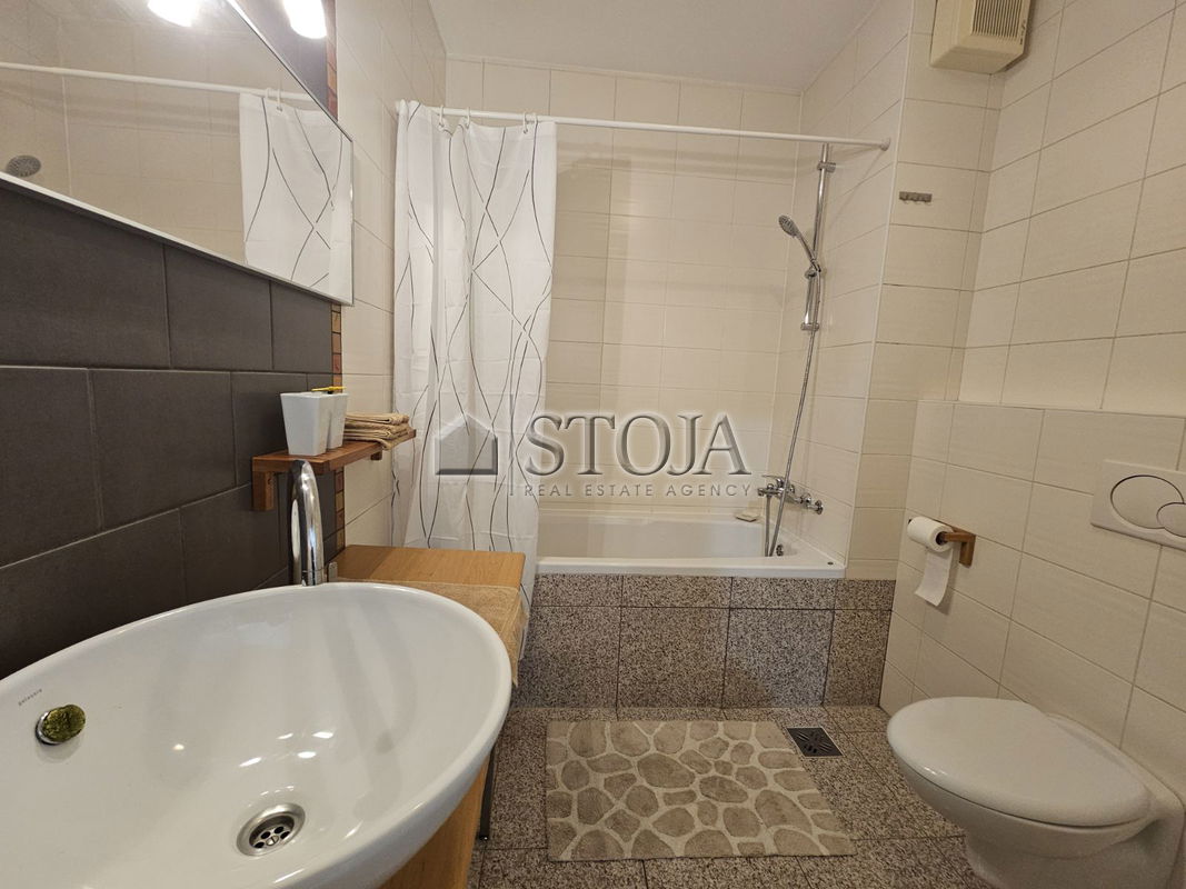 Lokacija: Ljubljana mesto, Center, Center