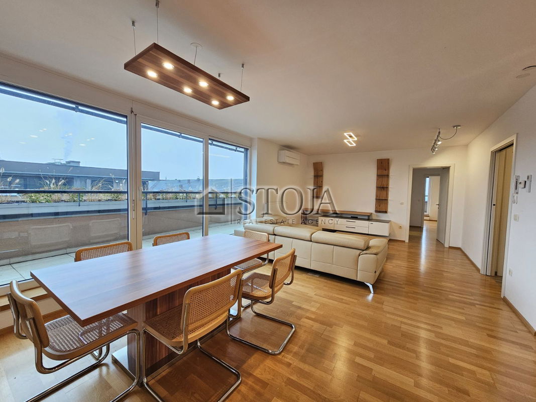 Lokacija: Gorenjska, Radovljica, Radovljica