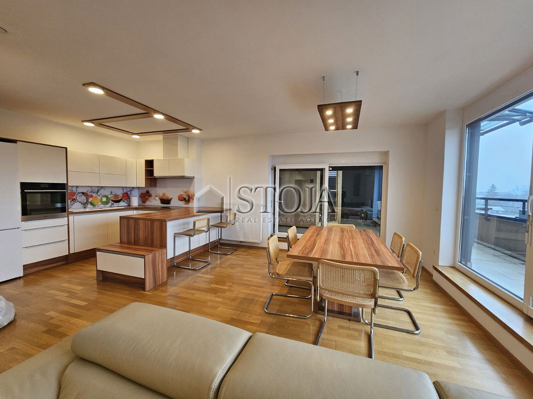 Lokacija: Gorenjska, Radovljica, Radovljica