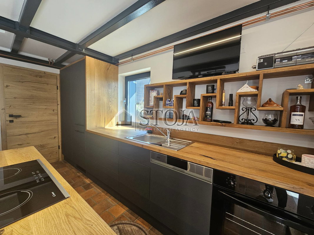 Location: Gorenjska, Cerklje na Gorenjskem, Apno