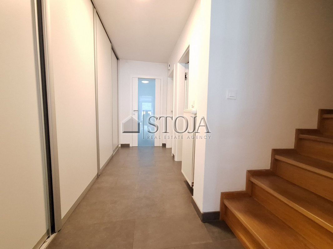 Lokacija: Ljubljana mesto, Šiška, Podutik