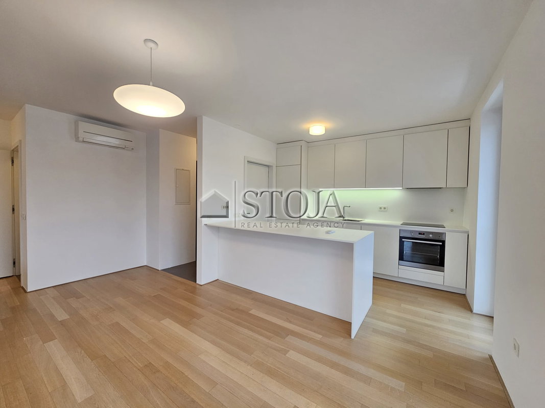 Lokacija: Ljubljana mesto, Center, Center