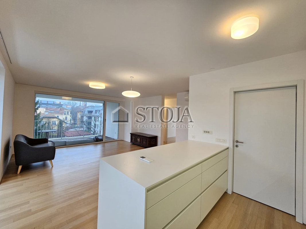 Lokacija: Ljubljana mesto, Center, Center