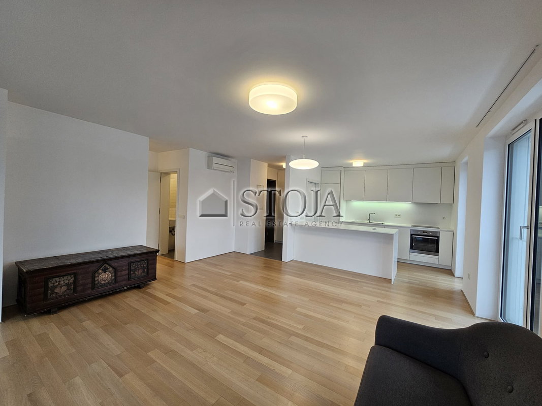 Lokacija: Ljubljana mesto, Center, Center