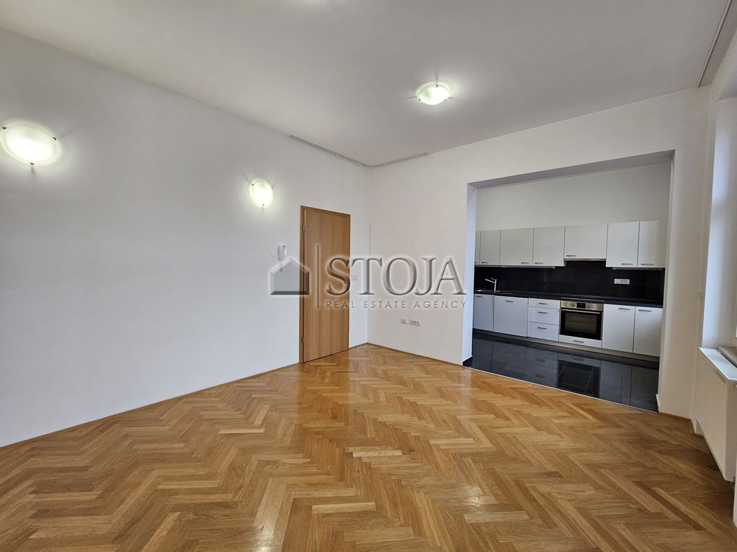 Lokacija: Ljubljana mesto, Center, Center