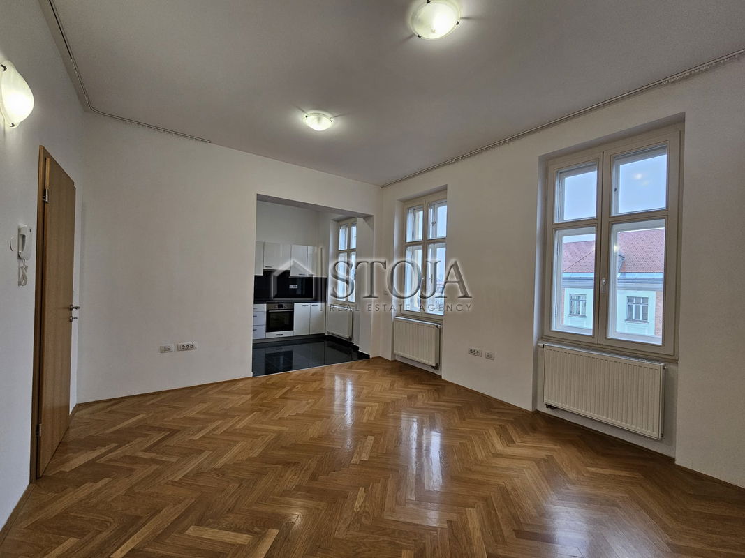 Lokacija: Ljubljana mesto, Center, Center