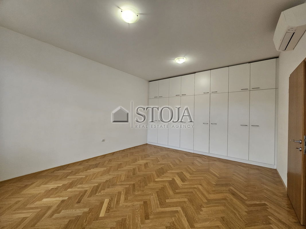 Lokacija: Ljubljana mesto, Center, Center