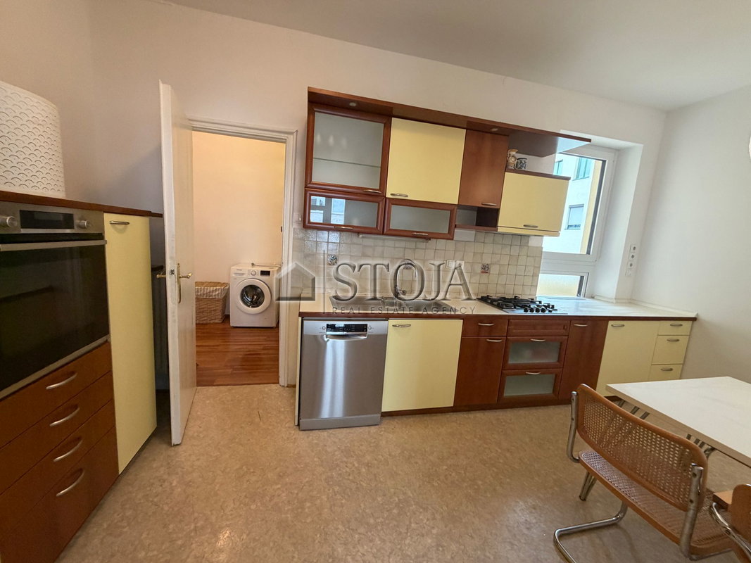 Location: Ljubljana mesto, Center, Center