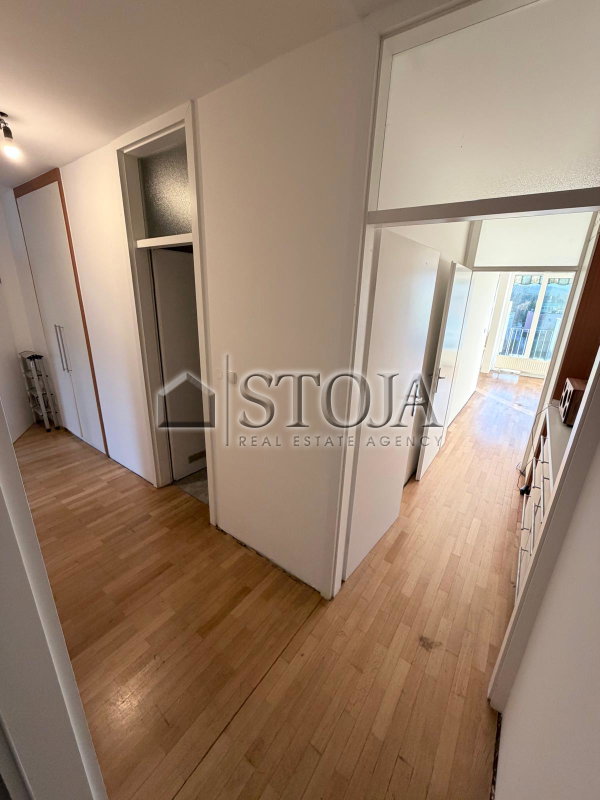 Location: Ljubljana mesto, Šiška, Mostec