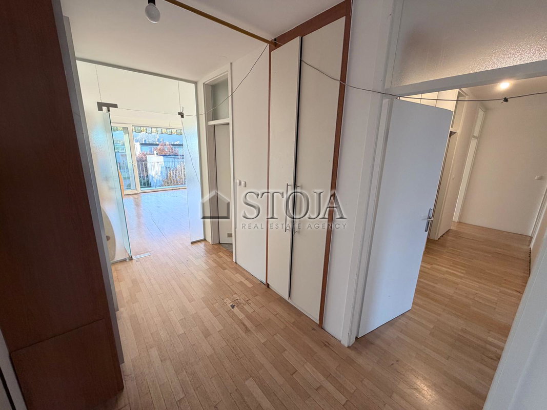 Location: Ljubljana mesto, Šiška, Mostec