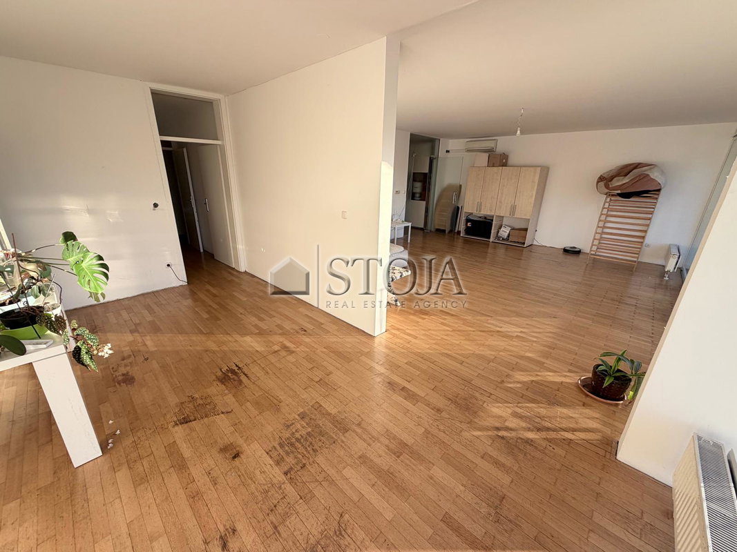 Location: Ljubljana mesto, Šiška, Mostec
